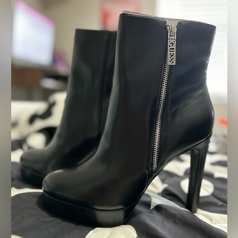 NWOT GUESS black heel boots women’s 9.5